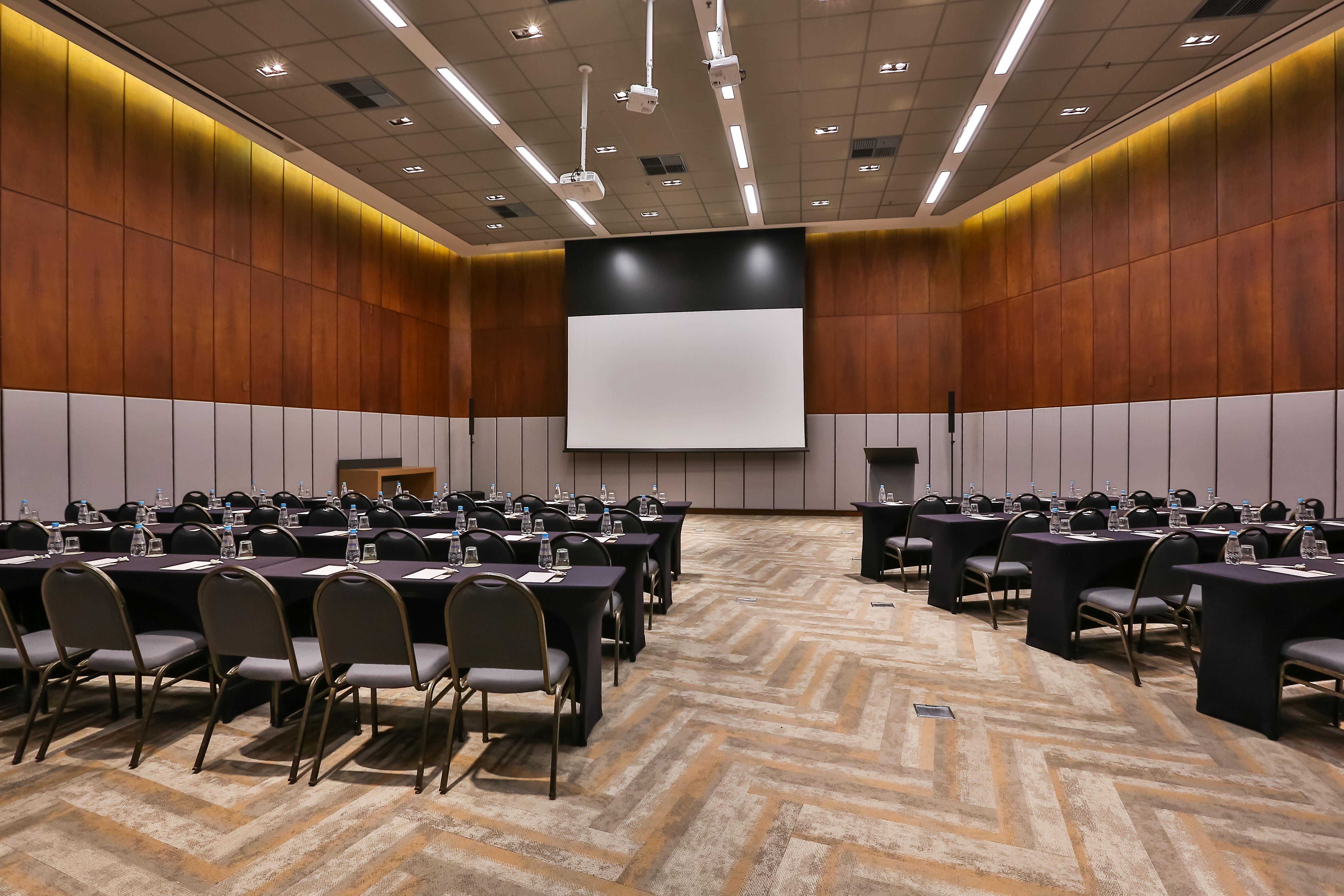 Radisson Vila Olimpia Sao Paulo Bagian luar foto The 2019 meeting of the International Society for Neuro-Oncology