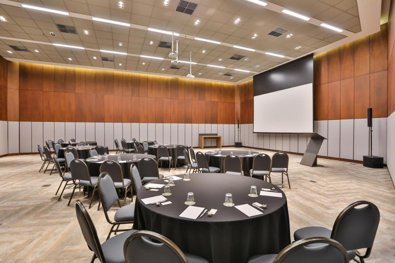 Radisson Vila Olimpia Sao Paulo Bagian luar foto The ballroom at the hotel